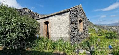 Rustico con terreno a Portosalvo di Mascali