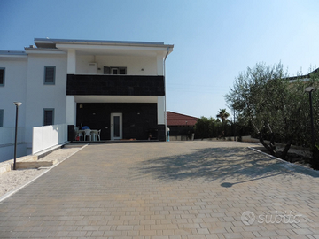 Villa semi-indipendente con giardino