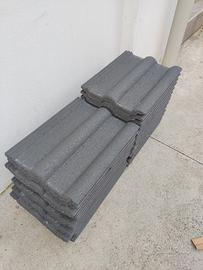 Tegole doppia romana, con uguali ma liscie.