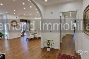 Attico ristrutturato con terrazza e garage