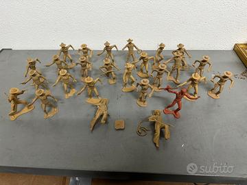 Lotto 26 soldatini Cané anni 60/70 cowboy