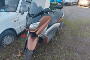 YAMAHA X-MAX 250