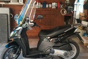 Aprilia sportciity 300 cube