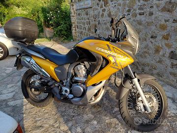 moto Honda Transalp 700