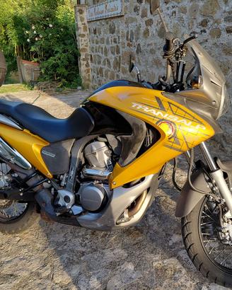 moto Honda Transalp 700