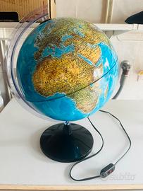 Mappamondo che si illumina