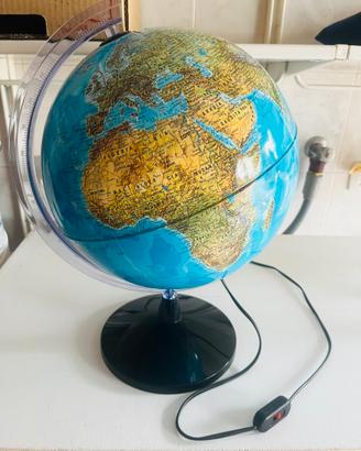 Mappamondo che si illumina