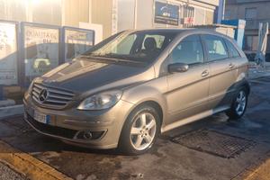 Mercedes-benz B 200 d Automatic AMG Line Premium P