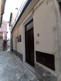 Trilocale in parte ristrutturato