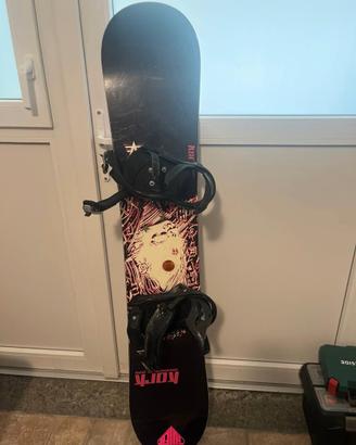 Tavola da snowboard misura 150 con attacchi