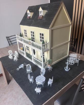 Casa delle bambole con luci