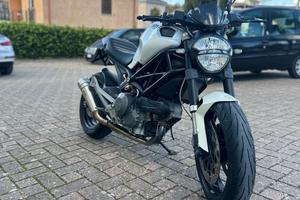 Ducati Monster 696
