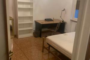 Stanza SINGOLA in appartamento con TERRAZZINO