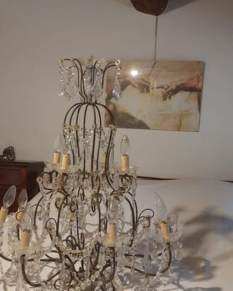 Lampadario vintage in metallo e vetro