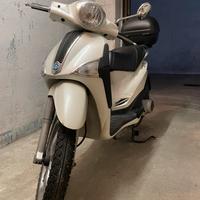 Liberty 125 scooter