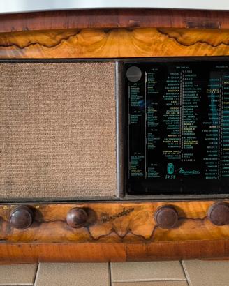radio d epoca Magnadyne