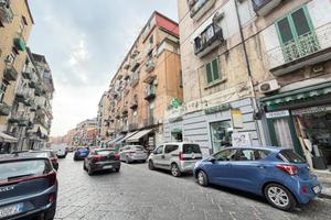 MONOLOCALE A NAPOLI