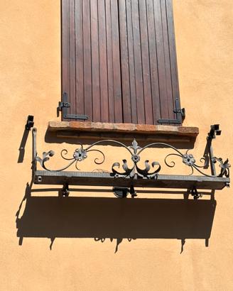 Fioriere in ferro battuto in buono stato