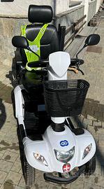 Scooter elettrico per anziani/disabili a 4 ruote