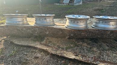 Cerchi in lega R15 4 fori