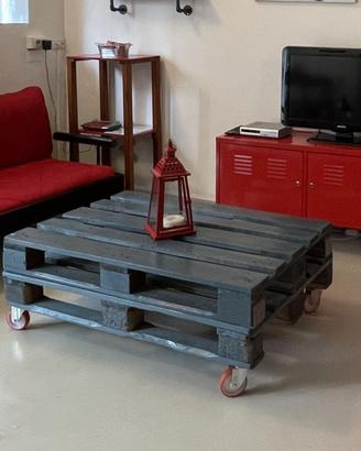 Tavolo basso da salotto con ruote