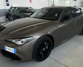 Alfa Romeo Giulia 2.2 160 At8