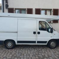 Peugeot boxer con tenda per ambulanti