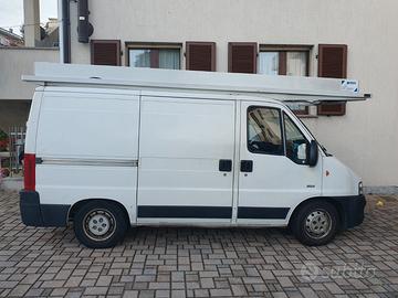 Peugeot boxer con tenda per ambulanti