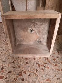 Lavandino in pietra con mensole vintage
