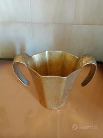 caraffa in ottone martellata 