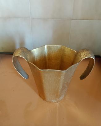 caraffa in ottone martellata 
