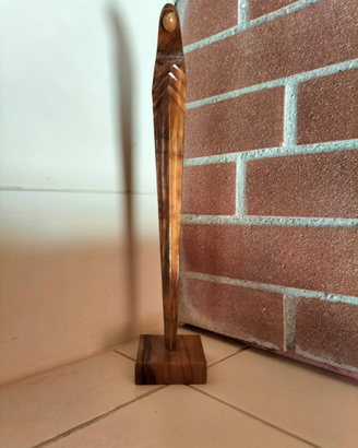 Madonnina stilizzata in legno d'ulivo