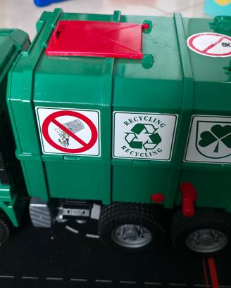 Camion Bruder raccolta spazzatura 