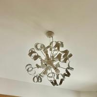 Lampadario dal design moderno ed elegante
