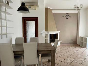 4 LOCALI A AMELIA