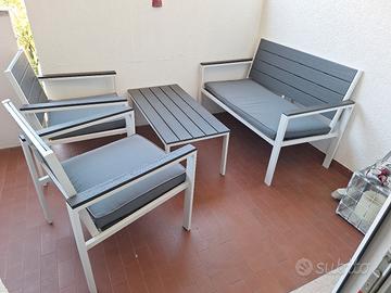 set da giardino due poltrone, divano e tavolo