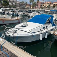 Barca fuoribordo cabinata Dc7