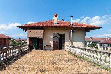 5 LOCALI A CASELLE TORINESE