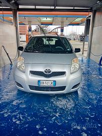 TOYOTA Yaris - 2010