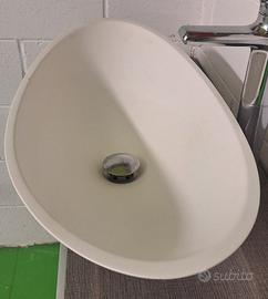 Lavandino in Solid surface