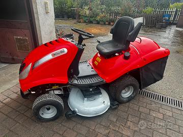 Trattorino taglia erba