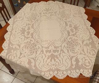Centro tavola rettangolare ad uncinetto 