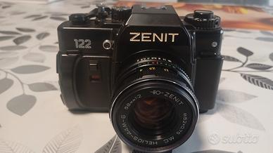 Zenit 122 Reflex analogica con obiettivo