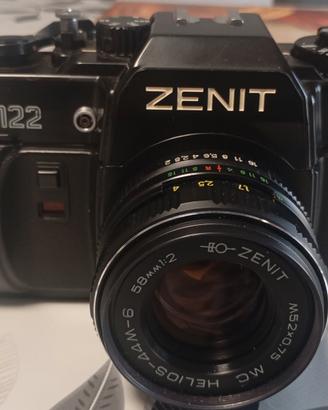 Zenit 122 Reflex analogica con obiettivo