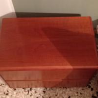 Due comodini in legno noce