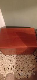 Due comodini in legno noce