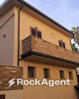 Villetta a schiera di 149 m² con 5 locali e box au