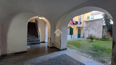 4 LOCALI A CAVA DE' TIRRENI