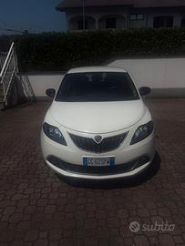Lancia Ypsilon EcoChic Gold Hybrid