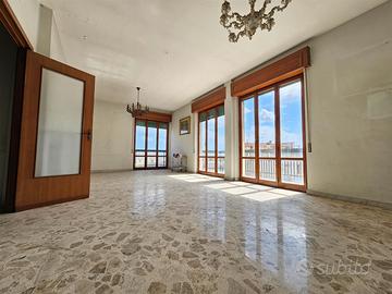 Appartamento ampio in via matera BA003510